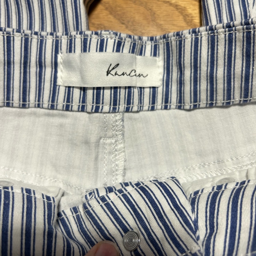 Women’s KanCan Blue and White Striped Bell Bottom Jeans Size 5/26 - Picture 2 of 8